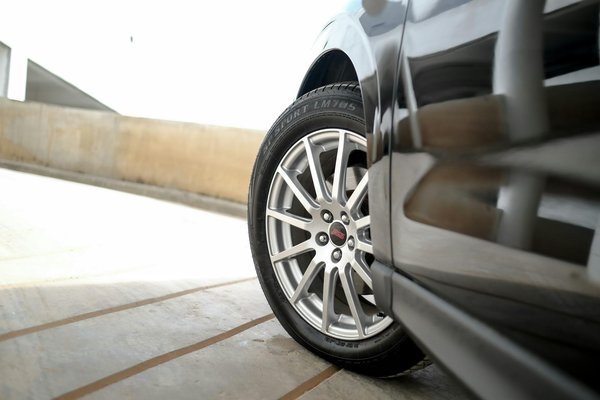 Quels sont les avantages potentiels des voitures électriques ?