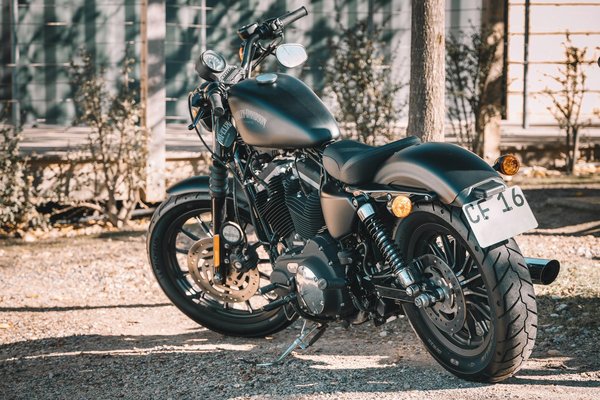 Comment Déterminer la Batterie Idéale pour Maximiser les Performances de Votre Voiture